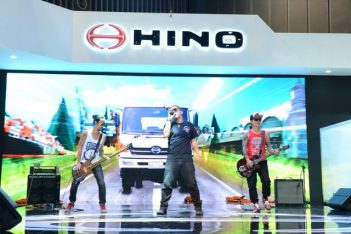 HINO POWER IN VIETNAM MOTORS SHOW 2015