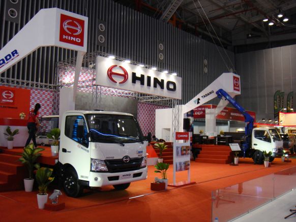 Hino Motors Viet Nam – The different appearance at Vietnam Motor Show 2013