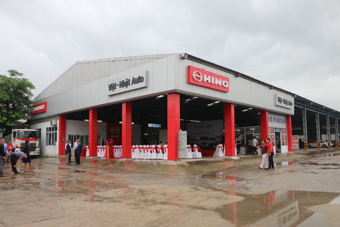 VIET NHAT DEALER HELD THE LAUNCHING EVENT OF HINO NEW TRUCK LINE UP MEET EURO 4 STANDARD