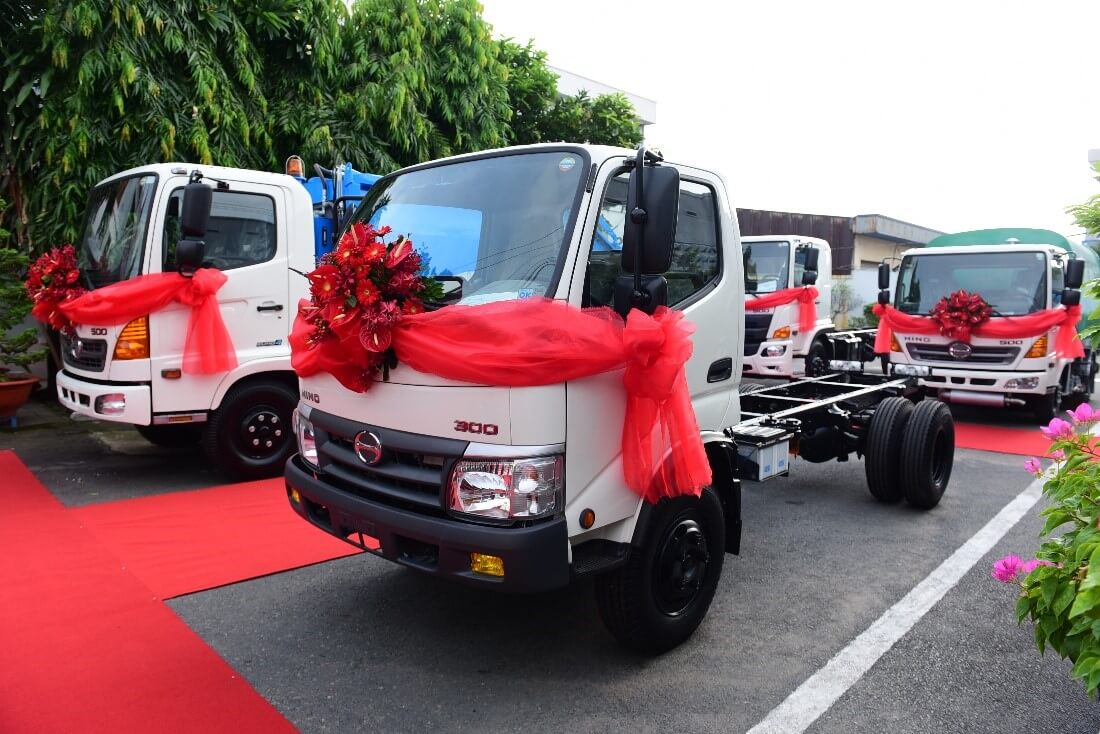 HINO NEW TRUCK LINE UP MEET EURO 4 STANDARD LAUNCHES EVENT AT COVATO 2 DEALER