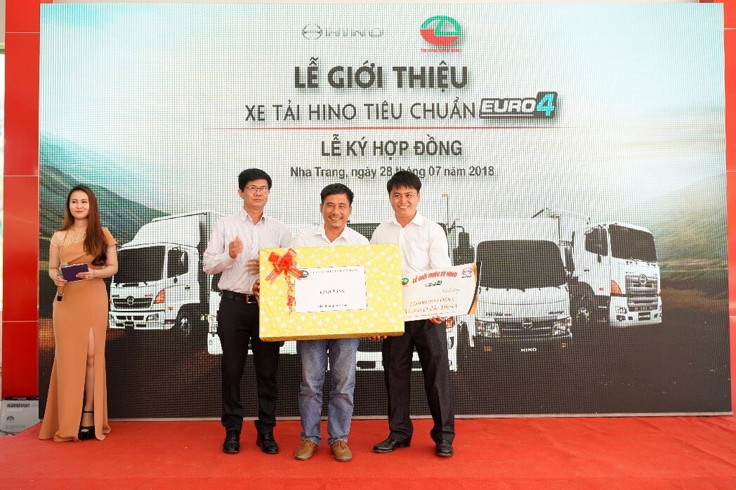 TRUONG VINH DEALER LAUNCHED HINO NEW TRUCK LINE UP MEET EURO 4 STANDARD