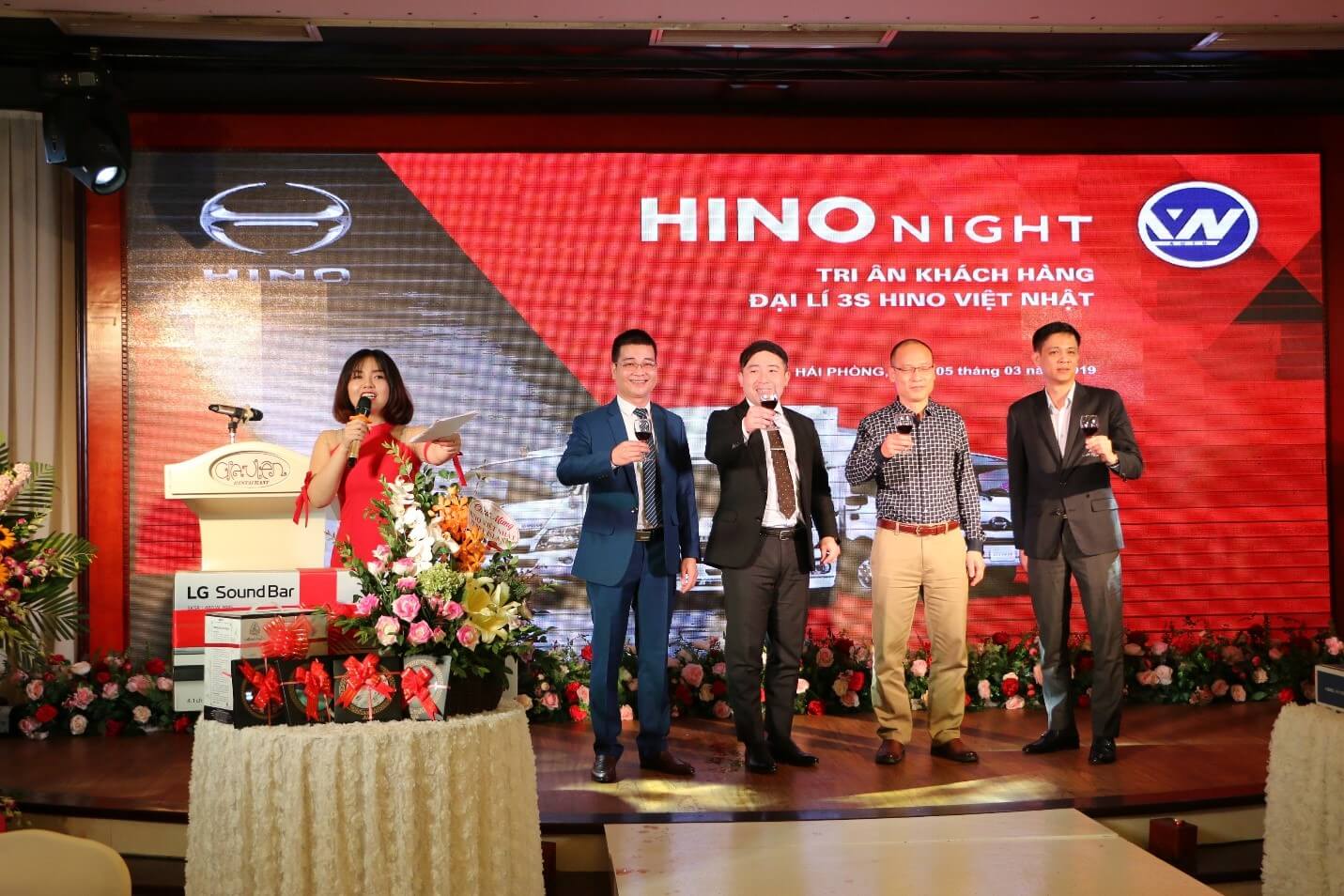 HINO NIGHT PARTY OF VIET NHAT