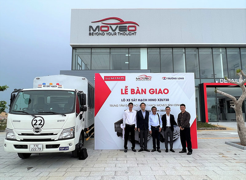 LỄ BÀN GIAO XE GIỮA ĐẠI LÝ HINO TRƯỜNG LONG VÀ CÔNG TY MOVEO BÌNH ĐỊNH