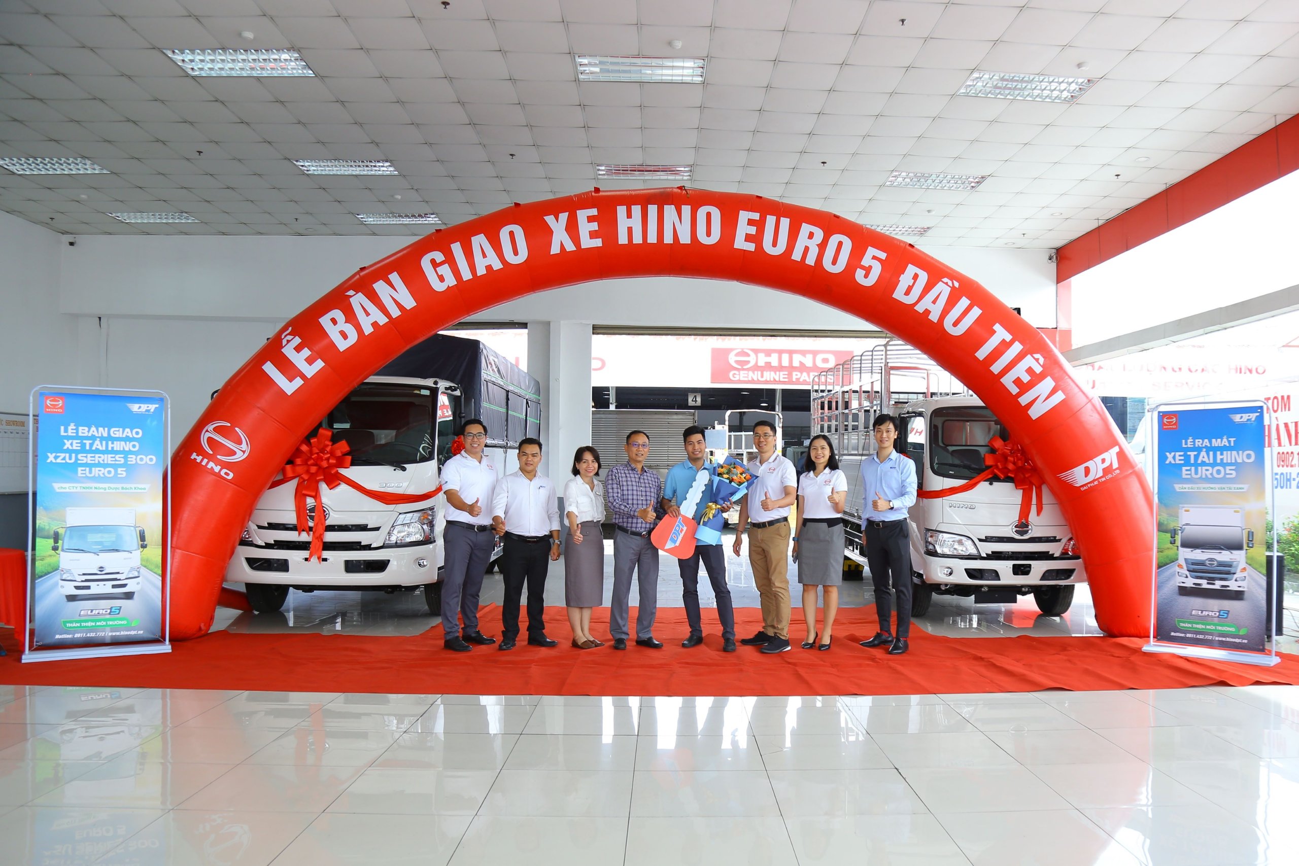 SỰ KIỆN BÀN GIAO XE HINO XZU EURO5 ĐẦU TIÊN TẠI ĐẠI LÝ