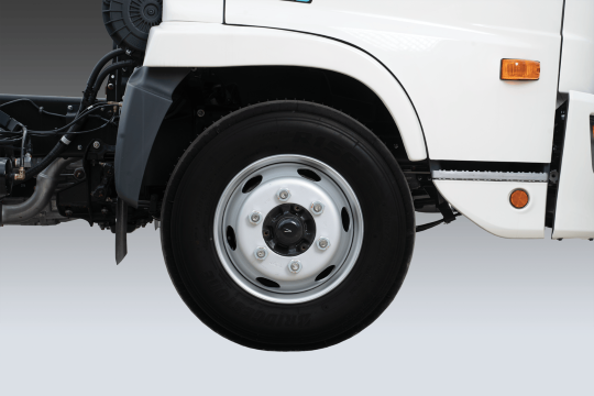 Safety and fuel efficiency with tubeless tires (for selected models)