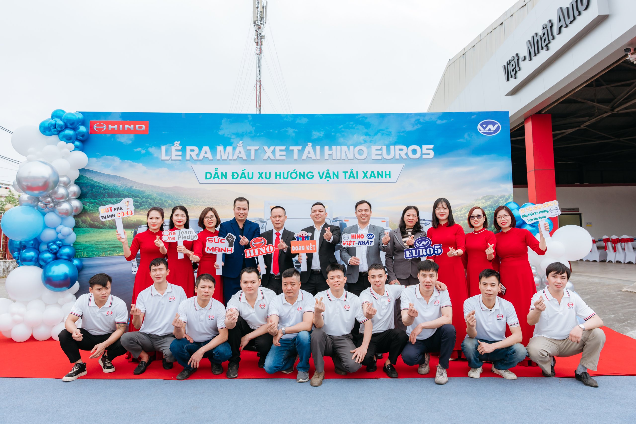 SPRING OPENING EVENT TO LAUNCH HINO EURO5 AT HINO VIET NHAT DEALER