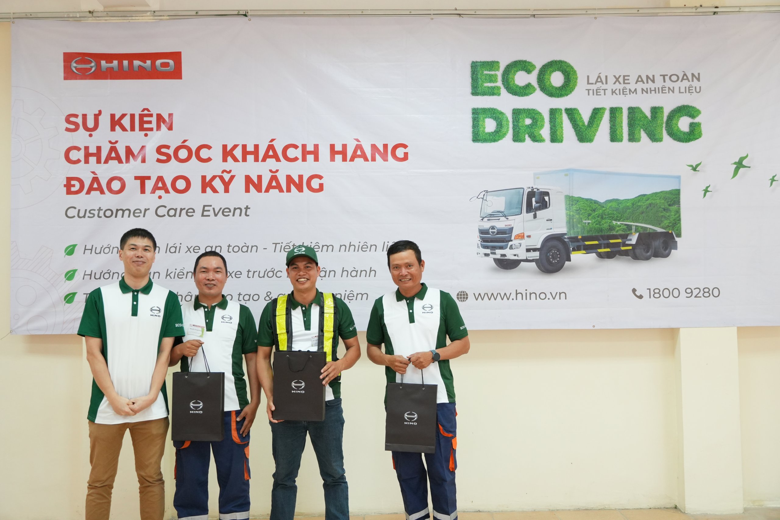 Mr. Chimato Tatsuda, on behalf of Hino Motors Vietnam, presents gifts to Top 3 drivers with the best fuel efficiency on the Hino 500 Series on 18th October