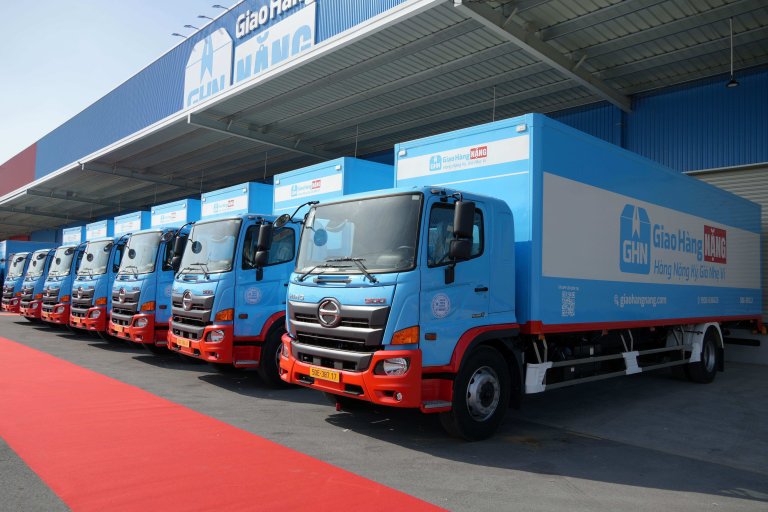 LỄ BÀN GIAO XE GIỮA ĐẠI LÝ CHÍNH HÃNG HINO VIỆT ĐĂNG VÀ CÔNG TY CỔ PHẦN DỊCH VỤ GIAO HÀNG NHANH